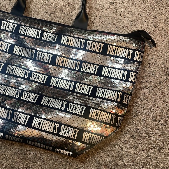 Victoria Secret 2018 Black‎ Silver Sequin Large Zipper Tote Bag Style - Picture 2 of 7